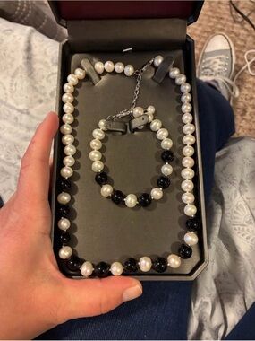Classic Black and White Pearl Necklace & Bracelet Set
